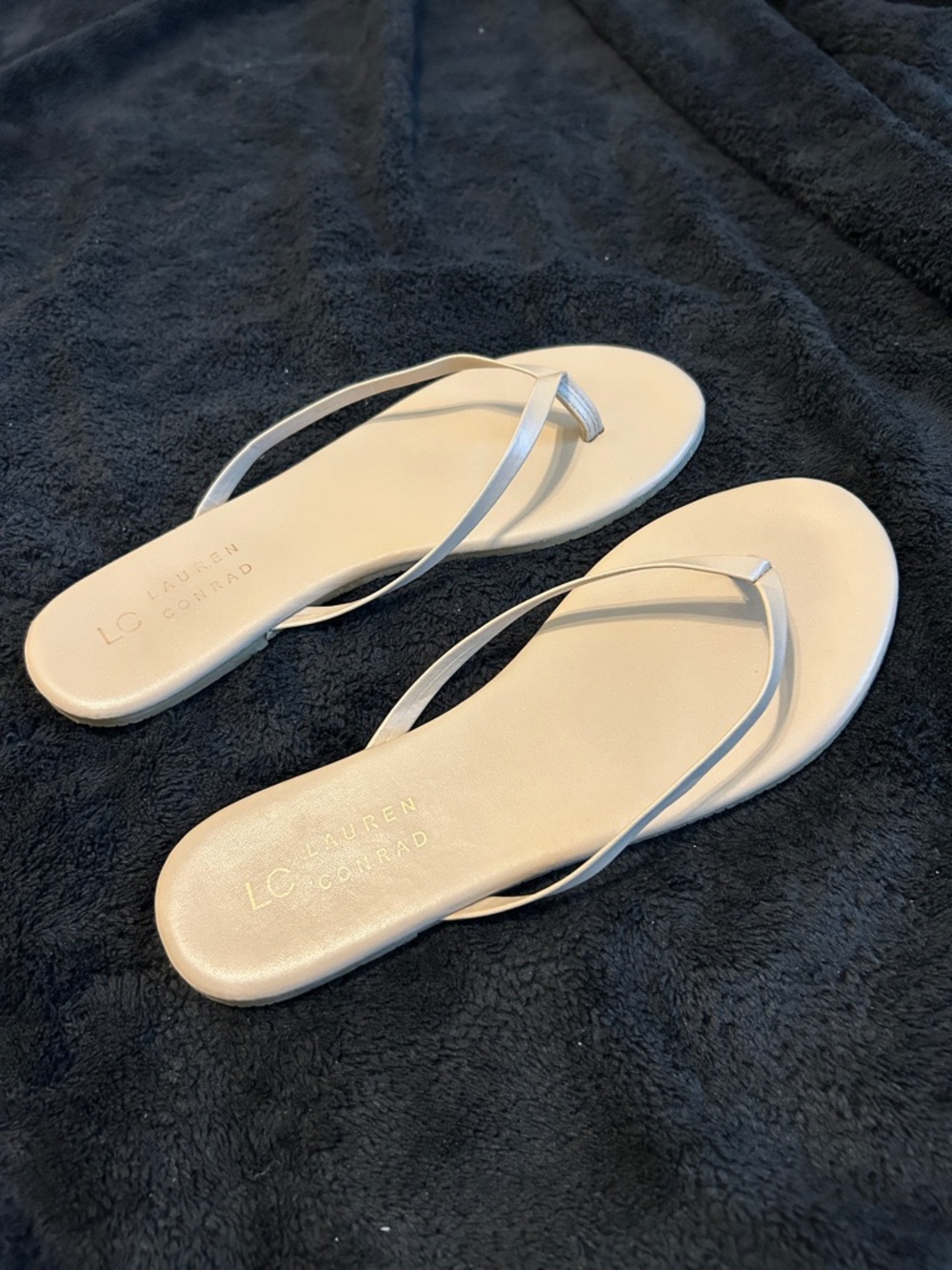 Lauren Conrad women’s size 6 flat sandals